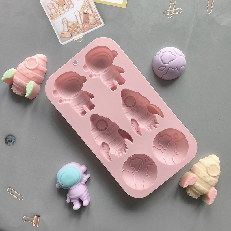 Candle Making Supplies Wholesale - 6-hole Cartoon Astronaut Rocket Shaped Silicone